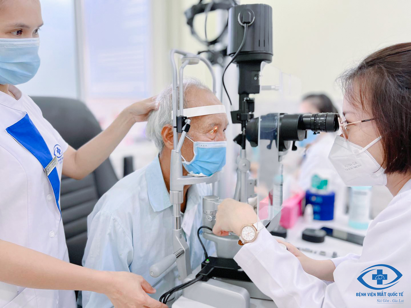 dieu-tri-duc-thuy-tinh-the-bang-phuong-phap-phaco-3-LnLH2